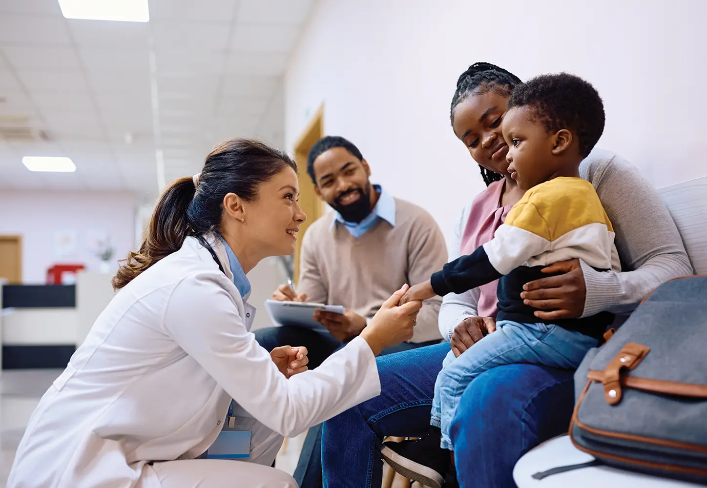 doctor explaining radiologist of the results on the screen